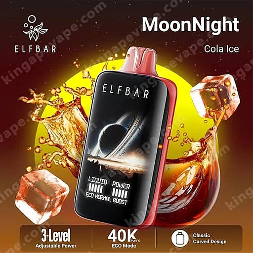 Appareil à vape jetable Moonnight Cola Ice Elfbar avec un corps noir et une bordure rose, comportant un graphique sur le thème de l'espace sur le devant, entouré de glaçons avec un fond jaune brillant.