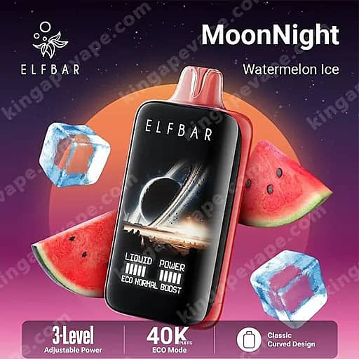 Moonnight Watermelon Ice Elfbar Vape Device, une capsule incurvée noire avec un embout rose, affichée avec des tranches de pastèque et des glaçons sur un fond dégradé violet-orange.