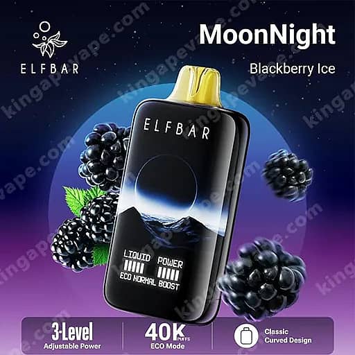 Vape jetable Black Elf Bar Moonnight Blackberry Ice avec un embout buccal jaune doré, comportant l'étiquette Elfbar et un fond de ciel nocturne avec des grappes de mûres.