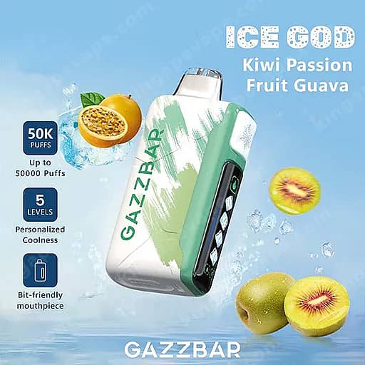 Un dispositivo di vaporizzazione Gazzbar angolato con un design verde acqua e schizzi bianchi si trova su uno sfondo blu gelido, promuovendo il dio del ghiaccio, kiwi, frutto della passione, guava con immagini di kiwi e frutto della passione, ed evidenziando fino a 50.000 boccate, cinque livelli di freschezza personalizzata e un bocchino adatto ai morsi.