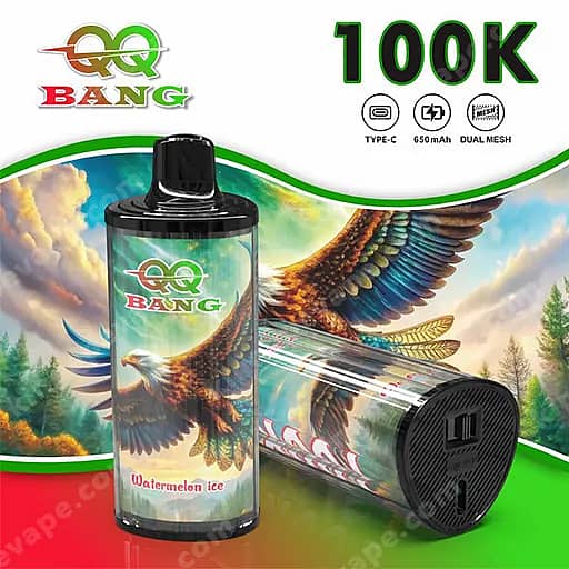 Vape-productadvertentie met een watermeloenijs-e-vloeistoffles naast een cilindrisch vape-apparaat met levendig adelaarskunstwerk, tegen een kleurrijke achtergrond met het Qq Bang-logo en een krachtig 100K-label.