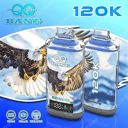 Deux bouteilles de boisson énergisante teintées en bleu avec des bouchons argentés et le logo Qq Bang, chacune comportant un graphique d'aigle, reposent sur un fond promotionnel bleu qui comprend le texte 120K.