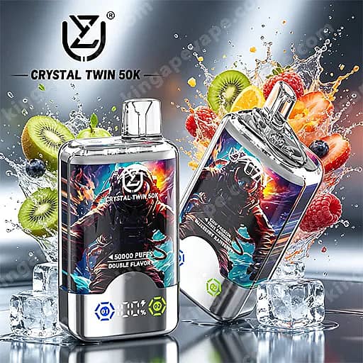 Dos dispositivos de vapeo teñidos de cristal con la etiqueta Crystal Twin 50K se encuentran en posición vertical e inclinada, con ilustraciones vibrantes y una pantalla digital frontal, rodeados de toques de kiwi, naranja, fresa y frambuesa con hielo.