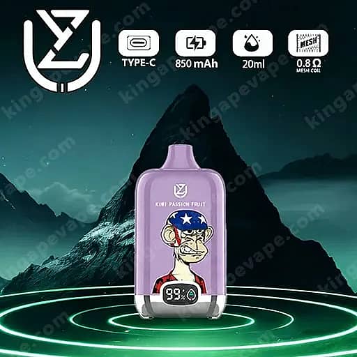 Pod Vape viola con una scimmia cartone animato che indossa un cappello blu con l'etichetta Kiwi Passion Fruit, con un piccolo display nella parte inferiore, su uno sfondo di montagna scura.
