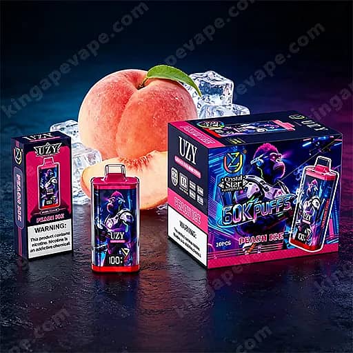 Une collection d'appareils et d'emballages Uzy Vape sur UNE surface sombre, avec une pêche et des glaçons en arrière-plan.