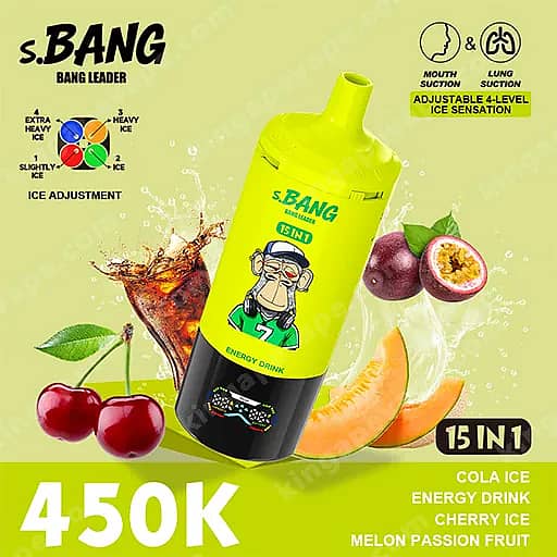 Bottiglia per bevanda energetica S.bang di colore giallo brillante con una mascotte dei cartoni animati e un'etichetta '15 in 1', circondata da ciliegie, frutto della passione, fette di melone e arancia, con un grande display del prezzo '450K'.