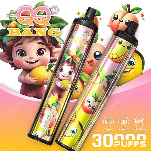Zwei durchsichtige Vape-Pens mit schwarzen Mundstücken und farbenfrohen Cartoon-Frucht- und Charakter-Motiven, vor einem rosafarbenen Hintergrund mit Farbverlauf, dem Qq-Bang-Logo und einem '30 Puffs'-Etikett.