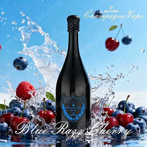 Una botella alta de champán negra con una etiqueta de escudo azul se encuentra en posición vertical en un chorro de agua, rodeada de cerezas y arándanos sobre un fondo azul, con la leyenda 'Blue Raz Cherry' en la parte inferior.