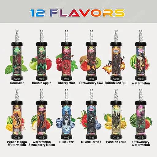 Doce botellas de sabores de vapeo dispuestas en dos filas bajo un cartel de '12 sabores', etiquetadas como Cool Mint, Double Apple, Cherry Mint, Strawberry Kiwi, British Red Bull, Sandía, Peach Mango Sandía, Sandía Fresa Melón, Blue Razz, Mezcla de frutos rojos, Maracuyá y Fresa Sandía.