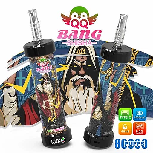 Dos cápsulas de vapeo con cuerpos transparentes, tapas y boquillas negras, con ilustraciones coloridas de estilo cómic y la marca Qq Bang Shisha con un logotipo circular verde arriba; .